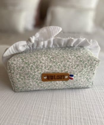 TROUSSE DE TOILETTE A VOLANTS