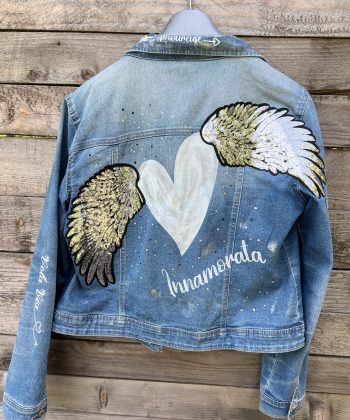Veste, veste en jean, veste customisée, customisation, jean, ailes, coeurs, sequins, personnalisation, peinture textile