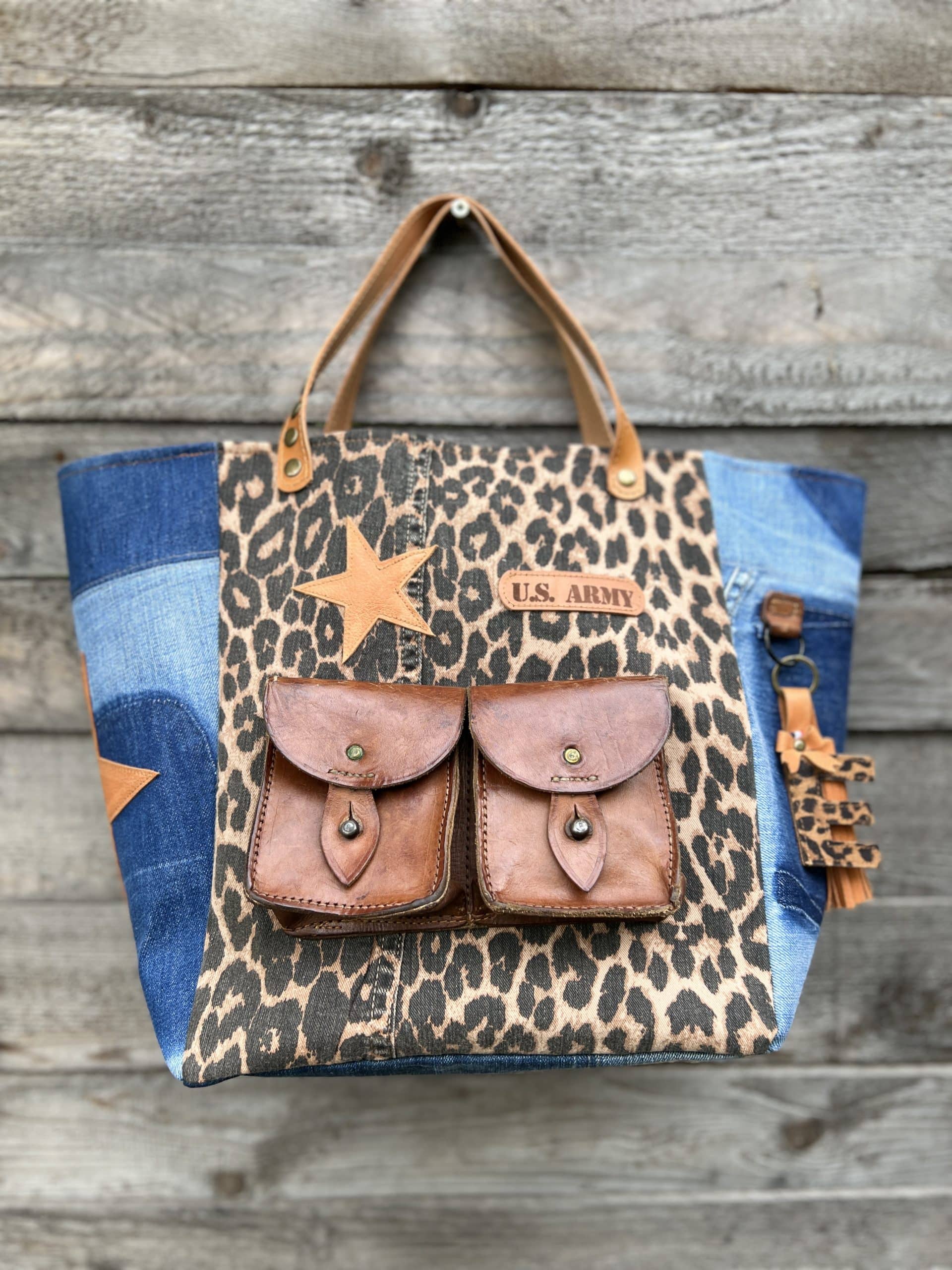 cabas leopard cartouchières sac cabas, cabas, sac, cartouchières, leopard, étoiles, cuir, poche, pompon